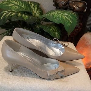 Charles Jordan kitty heels - Nude size 5